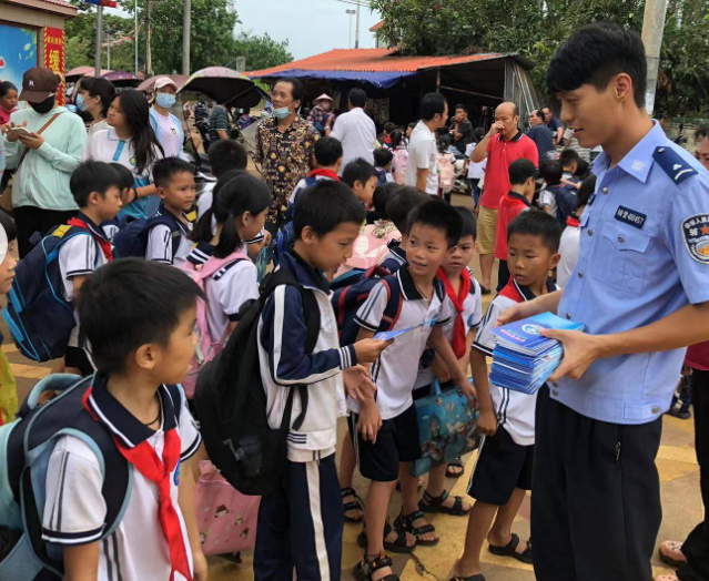 知危险会避险交通安全进校园暨开学第一课校园全掩盖